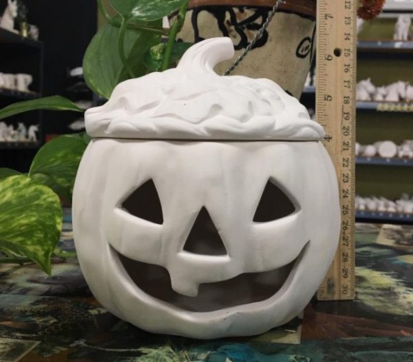 Cutout Pumpkin w/ Leaf Top